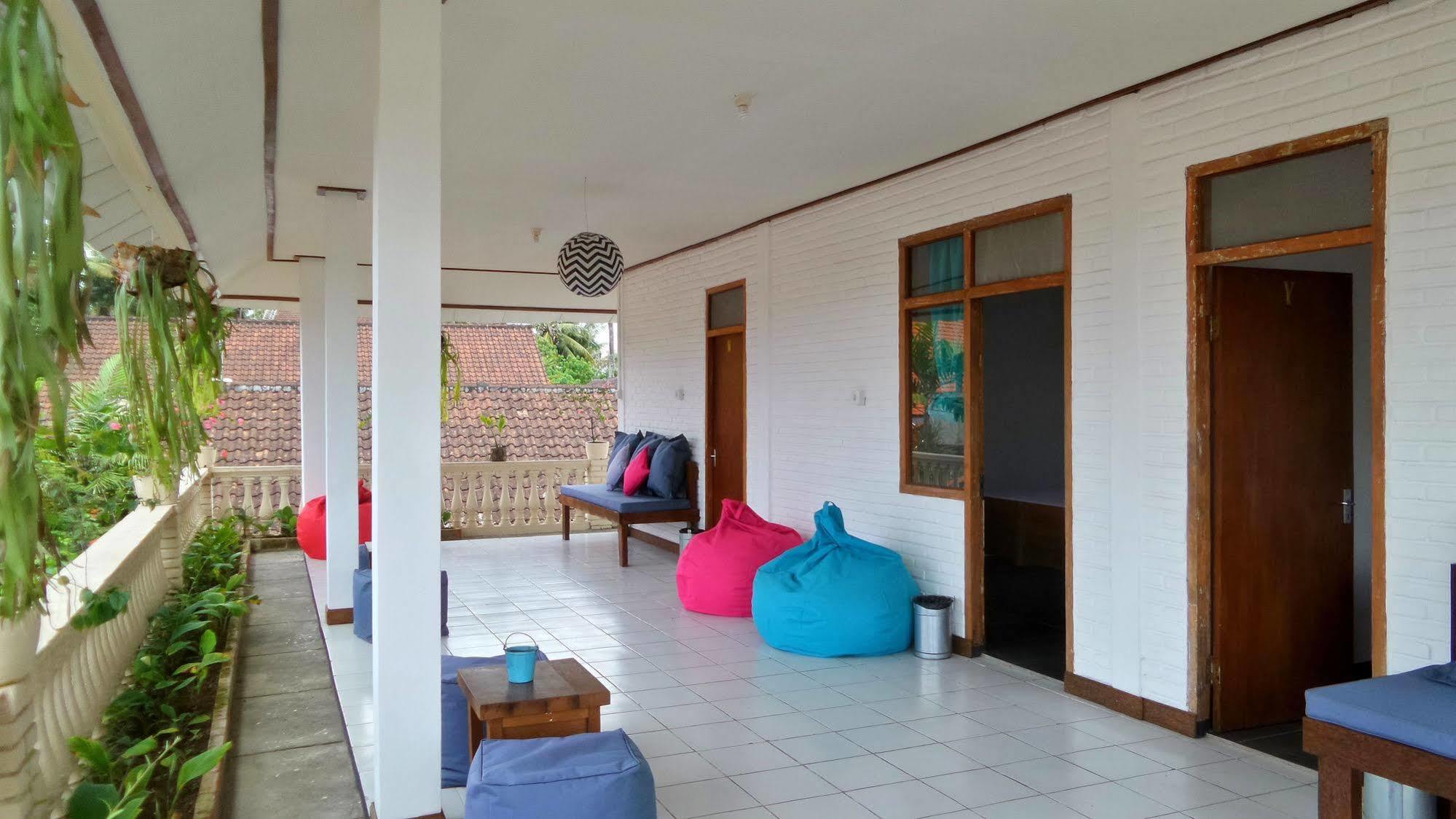 Friendly House Bali Hostel Ubud Exterior foto